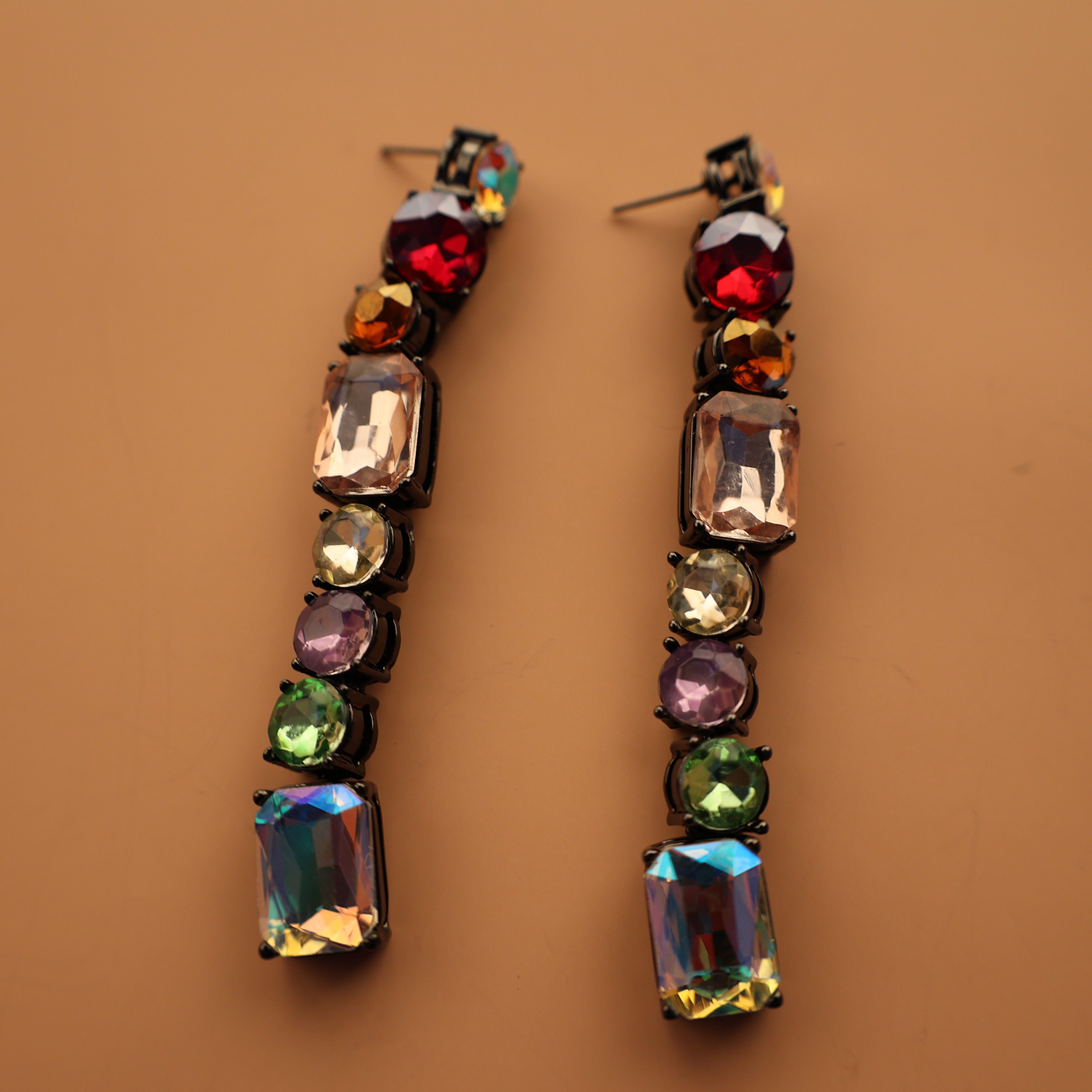 Boucles d'oreilles en zircon coloré avec bijoux en cuivre plaqué or 14 carats